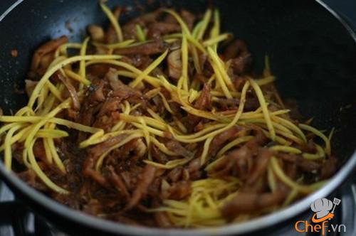 Trời lạnh ăn cá cơm kho xoài thật tuyệt!