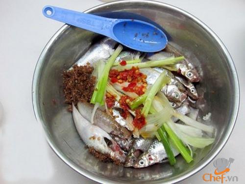 Cá linh kho tương - món ngon mùa nước nổi