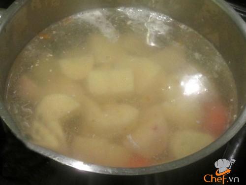 Canh khoai tây nấu nấm ngon ngọt dễ ăn
