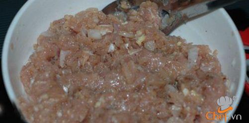 dung-chao-chong-dinh-lam-banh-cuon-thit-ga-ngon-tuyet