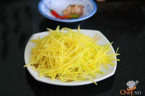 Trời lạnh ăn cá cơm kho xoài thật tuyệt!
