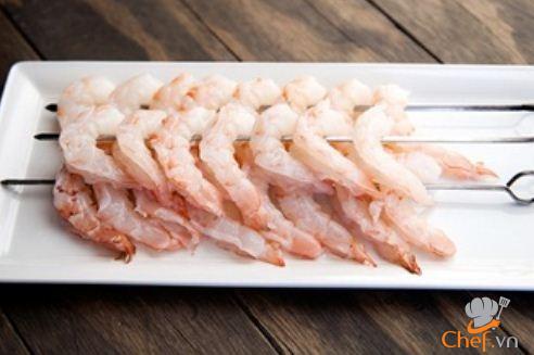 Salad tôm kiểu Thái chua cay hấp dẫn