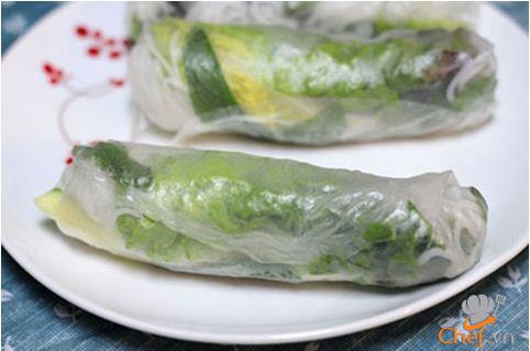 Gỏi cuốn bún thịt và mắm tôm chua