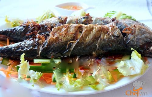 cuoi-tuan-doi-mon-voi-ca-nuong-mo-hanh-thom-ngon