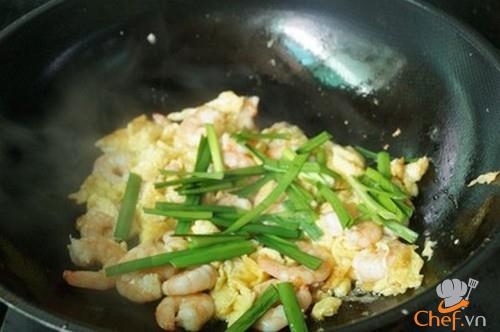trung-chien-tom-thom-ngon-bo-duong