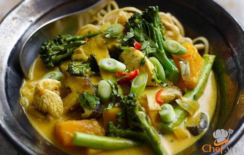 doi-vi-voi-mon-soup-ga-rau-cu-kieu-thai